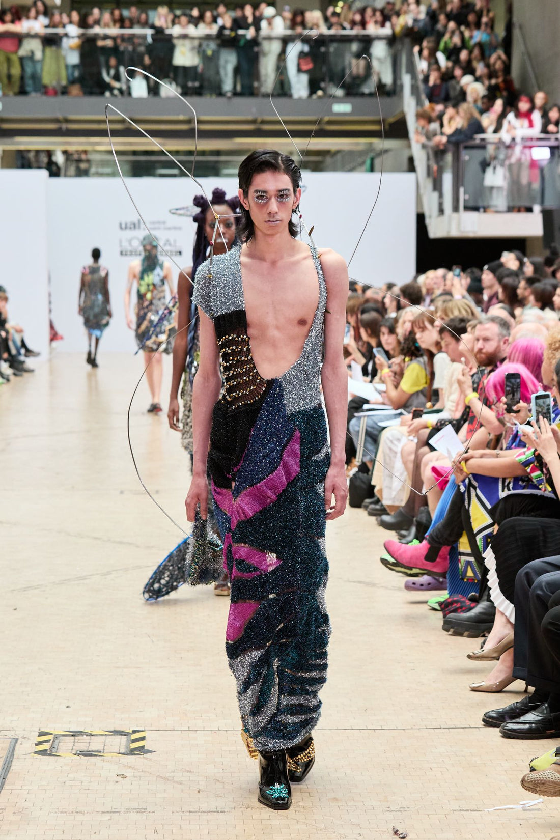 Look 3: Signal Seeker